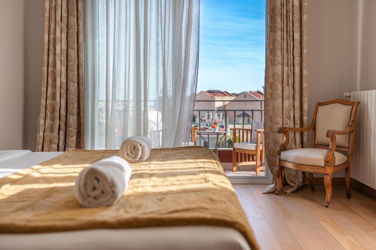 La Fabrique A Poupees - Chambres Et Appartements De Charme Au Coeur De Мантон Екстер'єр фото